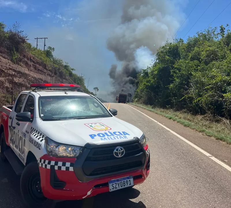 Incêndio de Grandes Proporções Consome Caminhão na Transamazônica e Interdita Rodovia no Pará