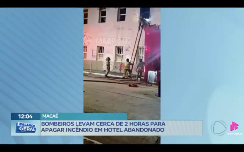 Incêndio de Grandes Proporções Consome Hotel Abandonado em Campos dos Goytacazes: Bombeiros em Batalha Épica Contra as Chamas