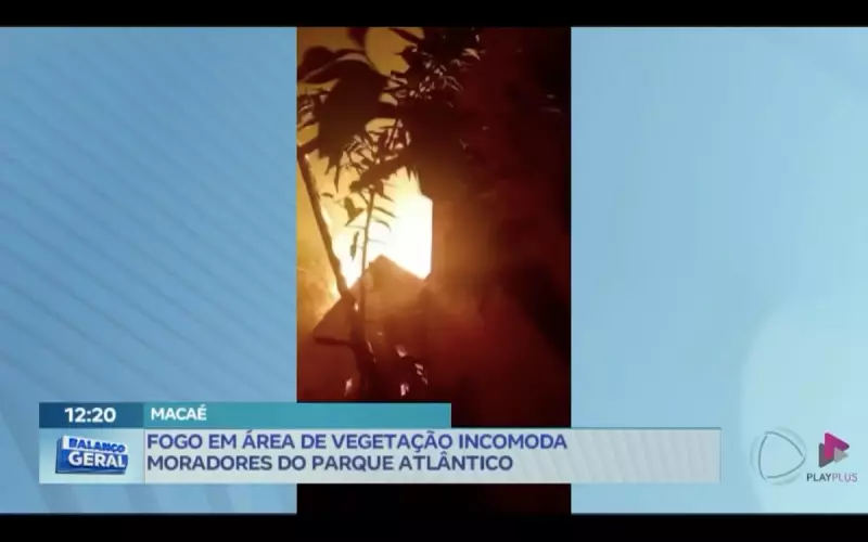 Incêndio de grandes proporções devasta residência em área verde de Cabo Frio — veja imagens