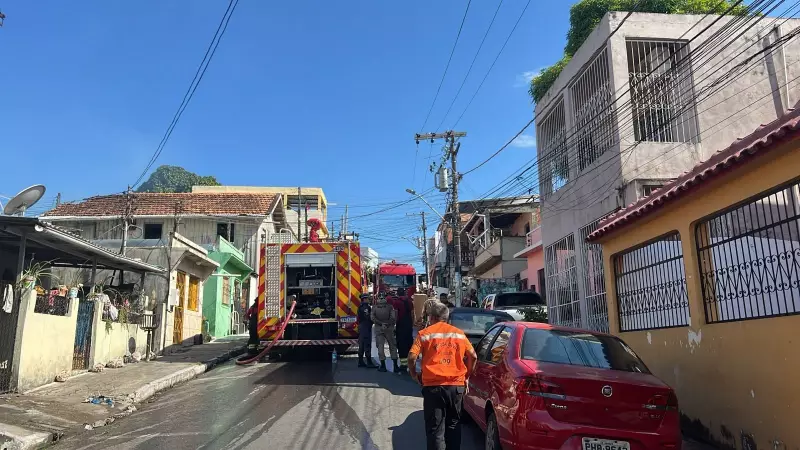 Incêndio de Grandes Proporções Devasta Vila de Quitinetes no Morro da Liberdade, em Manaus