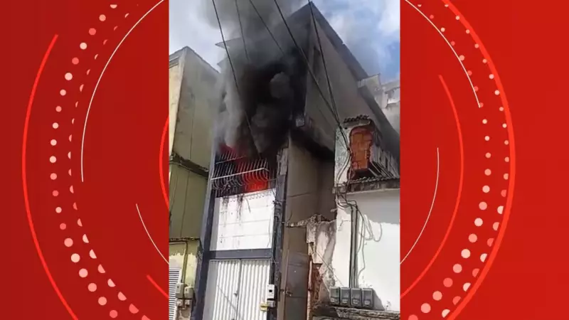 Incêndio em Cariacica: Criança provoca acidente ao colocar fogo em colchão; pai se fere e quitinetes são atingidas