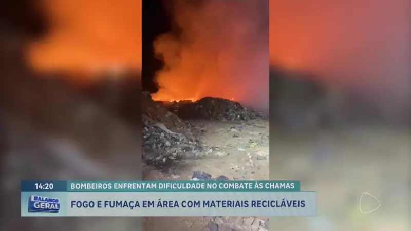 Incêndio em depósito de recicláveis em Luziânia (GO) é controlado por bombeiros após horas de combate