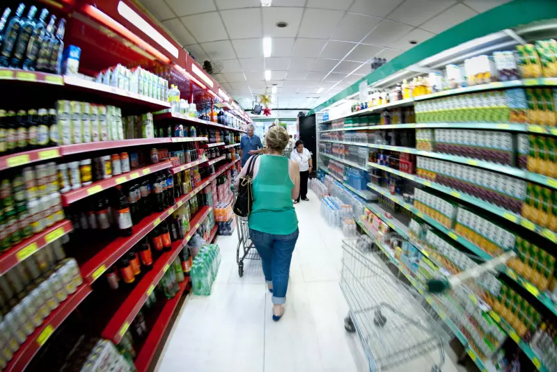 Inflação dá trégua em agosto? IPCA-15 recua, mas serviços seguem com preços nas alturas e complicam cortes de juros