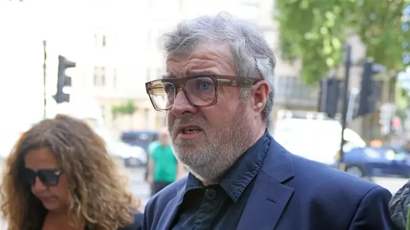 Irmão dos vocalistas do Oasis é acusado de estupro e agressão sexual no Reino Unido
