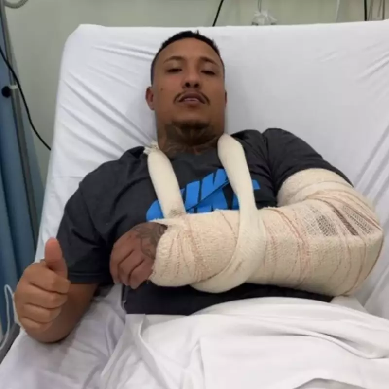 João Igor, cantor baleado por PM em ônibus em SP, recebe alta médica e aguarda cirurgia