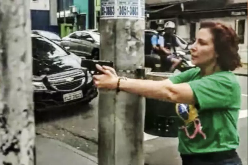 Jornalista processa Carla Zambelli: R$ 2 milhões por perseguição política e danos morais