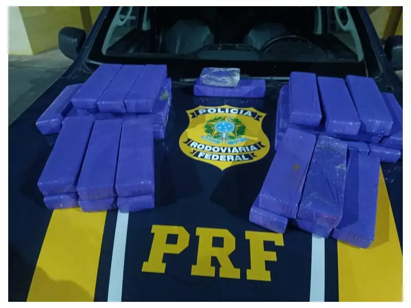 Jovem é flagrado com 26 quilos de maconha escondidos em ônibus na Fernão Dias — veja os detalhes