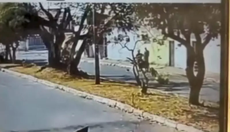 Jovem é preso após assassinar homem com tiro na cabeça em Taguatinga — vídeo chocante revela cena do crime