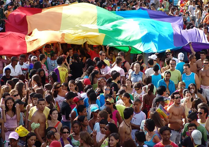 Juiz de Fora Para o Orgulho: Desfile LGBTQIA+ Altera Trânsito e Ônibus no Centro — Saiba Tudo