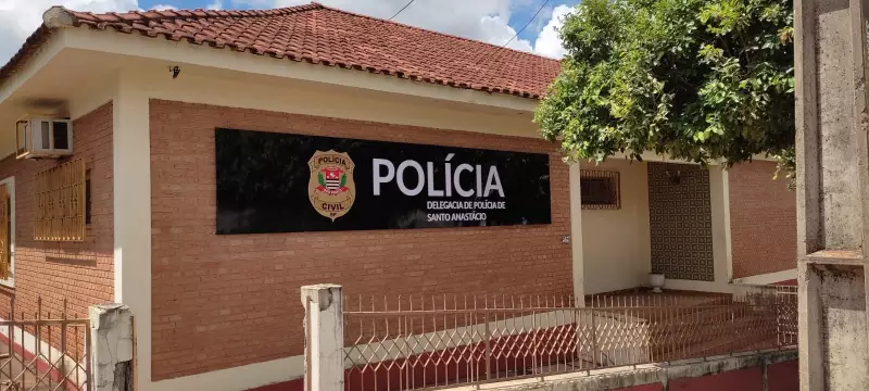 Justiça alcança jovem por assalto em Santo Anastácio: prisão um ano depois do crime