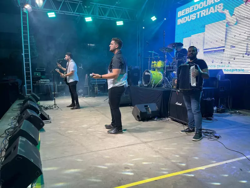 Limeira Vibra no Segundo Dia da 13ª Festa da Laranja com Show Eletrizante de Márcio e Douglas