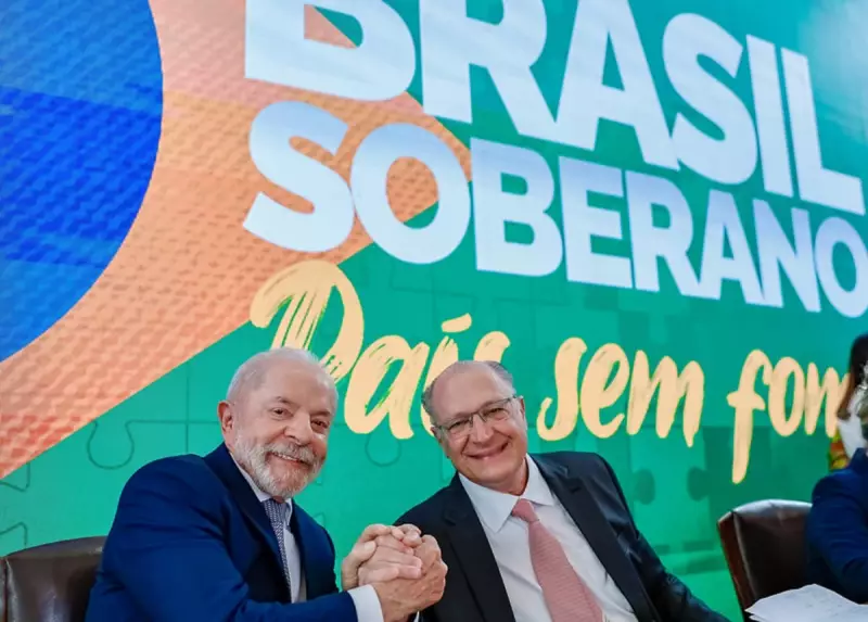 Lula e Alckmin se reúnem para discutir medidas emergenciais contra tarifação em setores críticos