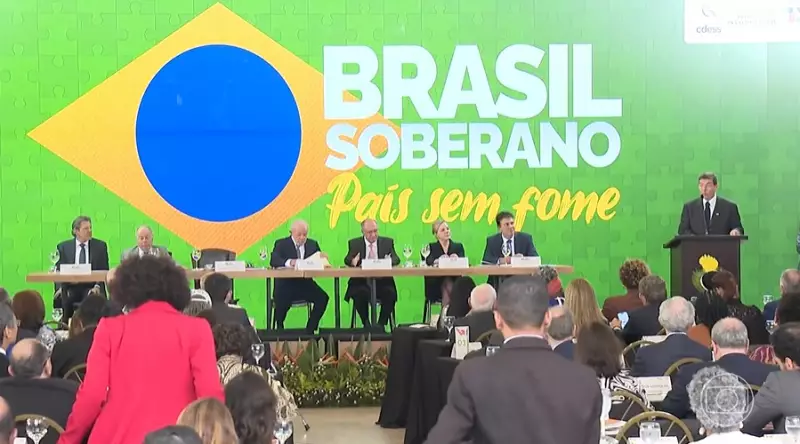 Lula fecha a porta para Trump às vésperas do tarifaço: 'Diálogo direto? Nem pensar!'