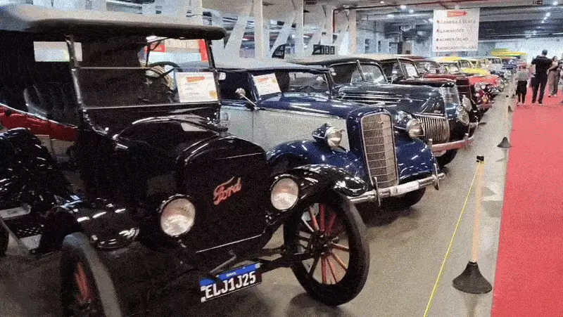 Mais de Mil Carros Antigos Invadem o RS: Um Espetáculo de Aço e História em Canela