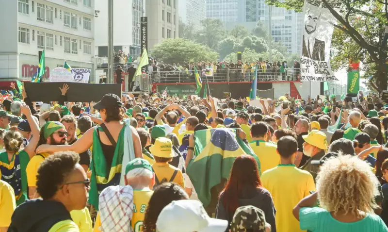 Manifestantes em SP pedem anistia para Bolsonaro e exaltam Trump em ato polêmico