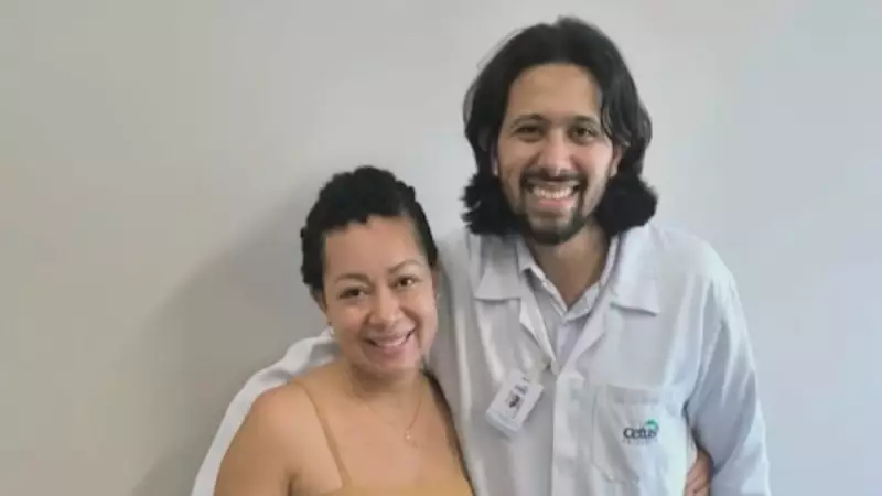 Médico de BH corta o próprio cabelo em gesto emocionante para doar a paciente com câncer