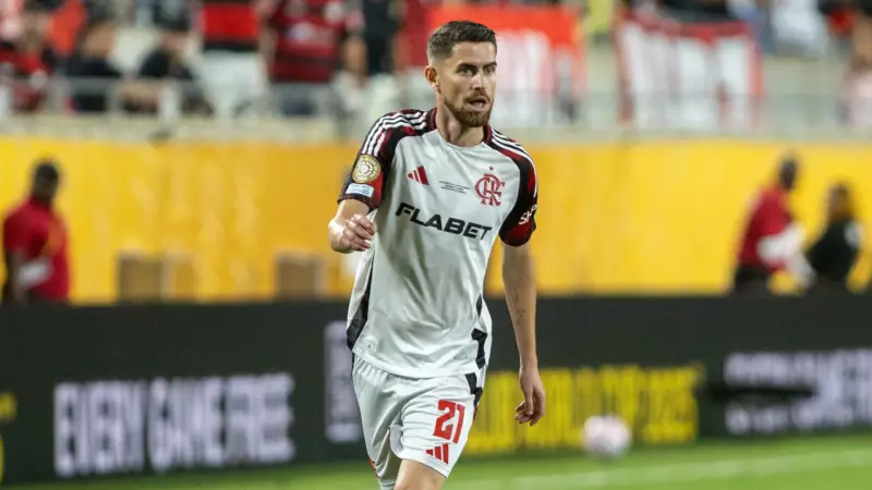 Meio-Campo do Flamengo se Reinventa: Como Jorginho e Saul Estão Surpreendendo Após Lesões