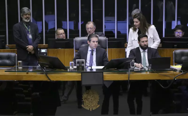 Mesa da Câmara terceiriza decisão sobre punições por invasão: quem vai segurar esse rojão?