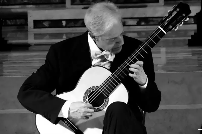 Mestre do violão clássico brasileiro encanta público no Museu Sacro Franciscano do Rio