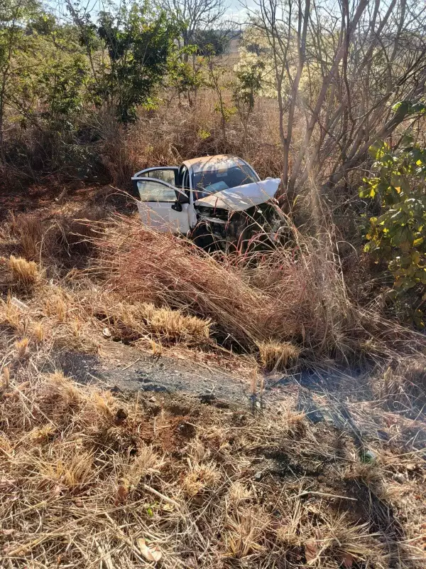 MG: Capotamento na MGC-122 deixa duas mulheres feridas em acidente grave