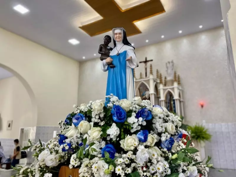 Milagres e Fé: Devotos Celebram Santa Dulce dos Pobres em Dia de Emoções Fortes
