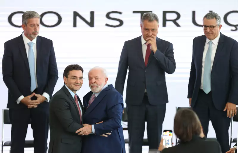 Ministro do Turismo na Corda Bamba: Pressão do União Brasil ameaça expulsão e cargo no governo