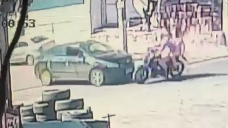 Motorista Foge Após Atropelar Jovens em Duque de Caxias — Veja o Vídeo Chocante