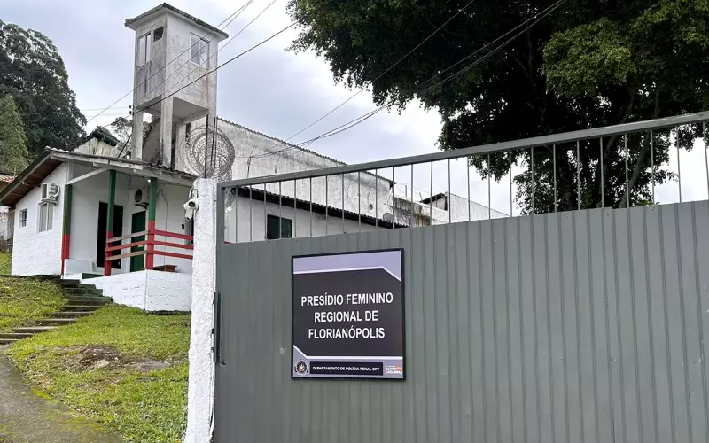 Mulher condenada por atos de 8 de Janeiro é agredida em presídio de Florianópolis — Saiba o que aconteceu