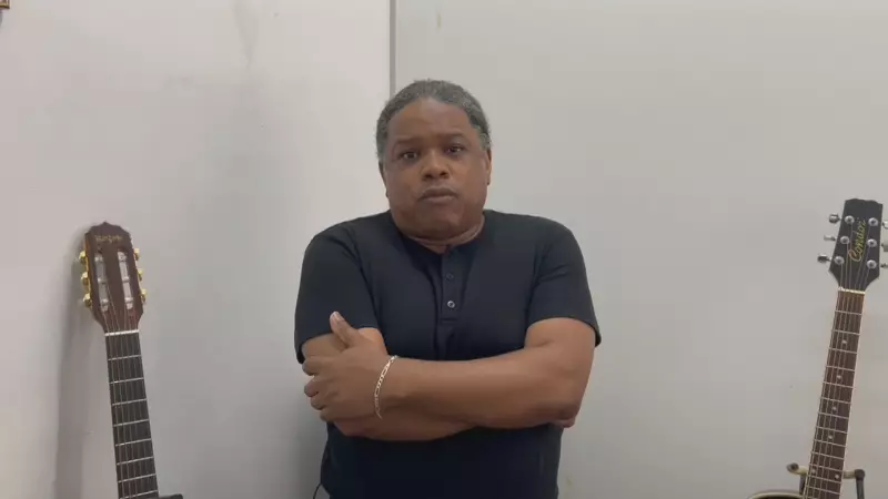 Músico Negro é Acusado de Furtar o Próprio Violão e Ganha Ação por Discriminação Racial em MG
