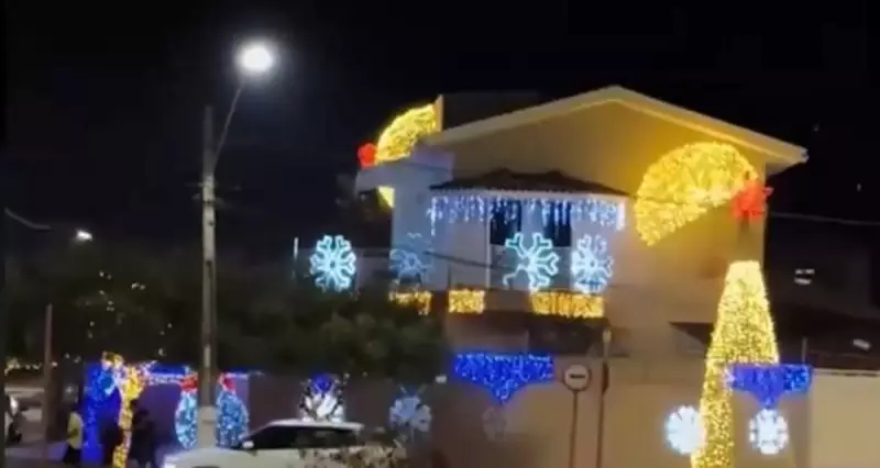 Natal em Agosto? Morador de Goiânia Antecipa Magia e Surpreende Vizinhos com Decoração Inusitada!