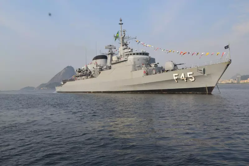 Navio de guerra com helicóptero e canhões atraca em SC para visitação pública — veja como participar