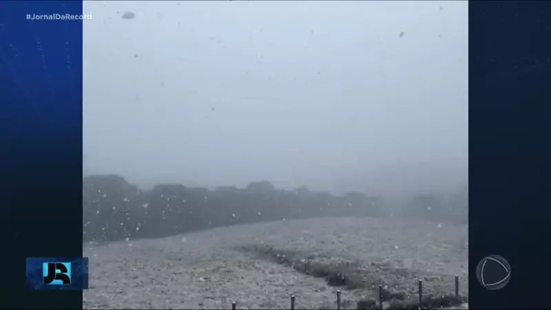Neve transforma serras do RS e SC em cenário de conto de fadas — veja imagens impressionantes!