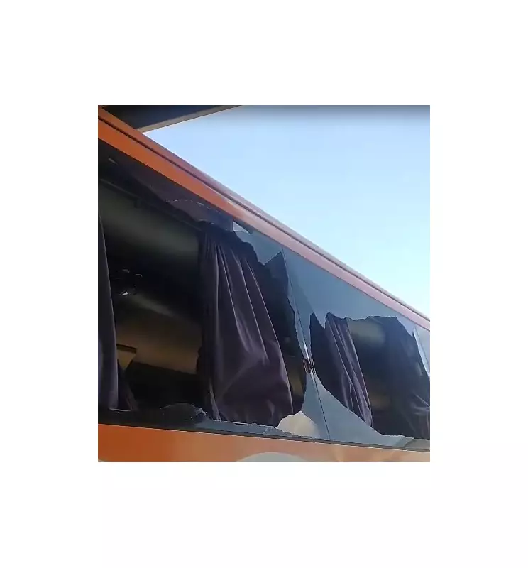 Ônibus fretado da Gol é depredado na Avenida 23 de Maio em SP — veja detalhes do ocorrido