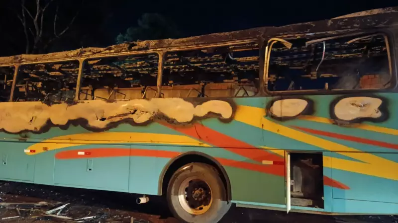 Ônibus pega fogo em Pirapora (MG): vídeo impressionante mostra momento do incêndio