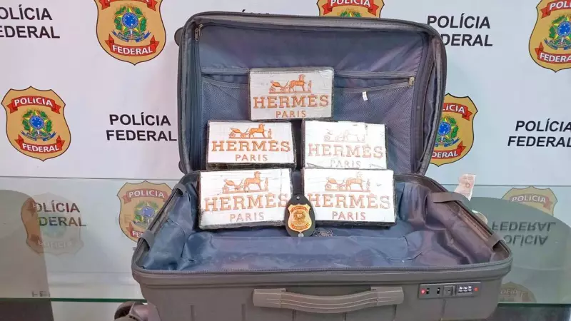 Operação da PF no Galeão: Homem é detido com cocaína avaliada em R$ 3,5 milhões escondida em mala