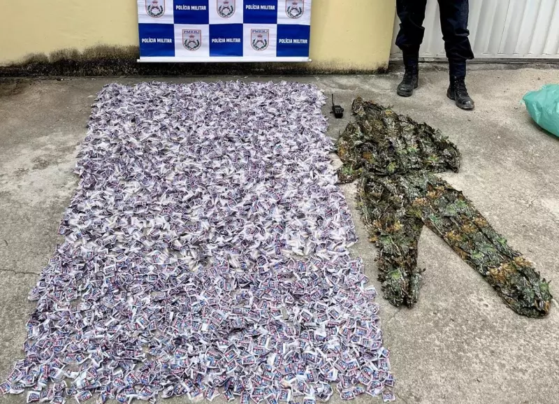 Operação da PM em Araruama apreende arsenal de drogas e roupas camufladas em abordagem de alto risco