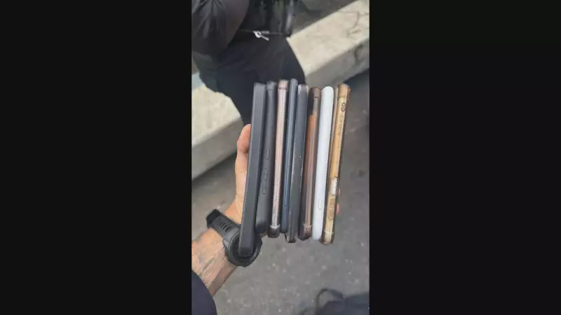 Operação da PM no Rio apreende celulares e faca após flagrante de roubo — veja detalhes