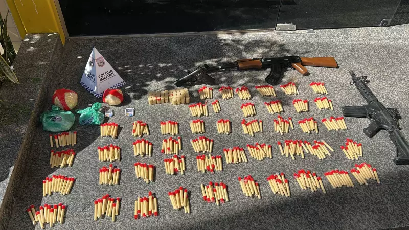Operação em Barra Mansa desmonta esquema de tráfico: armas e drogas escondidas em casa-armazém