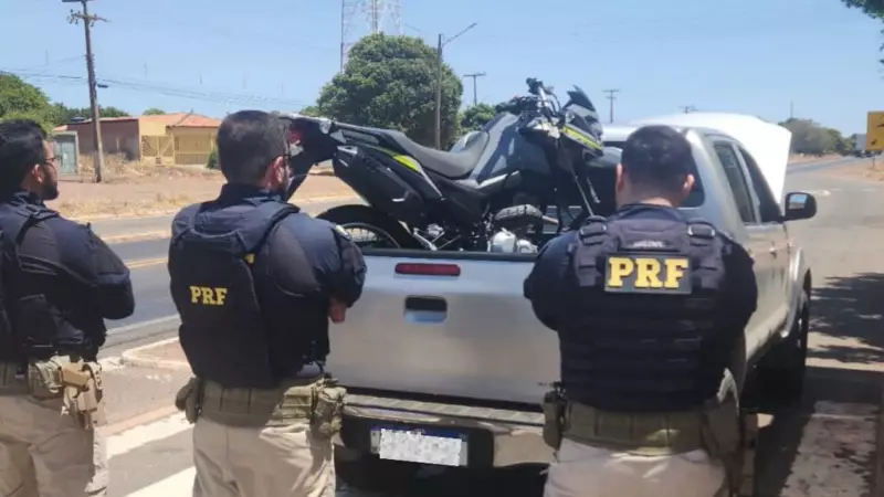 Piauí: Motorista é detido ao transportar moto roubada dentro de caminhonete... também roubada!