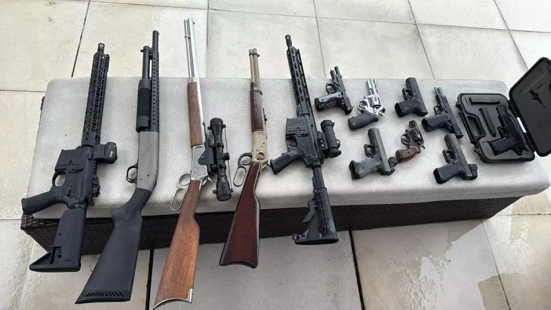 Polícia encontra verdadeiro arsenal e fábrica de munição em casa na Zona Oeste do Rio