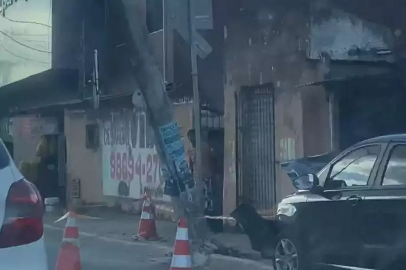 Poste é Retirado às Pressas da Estrada do Coco Após Acidente que Quase Termina em Tragédia