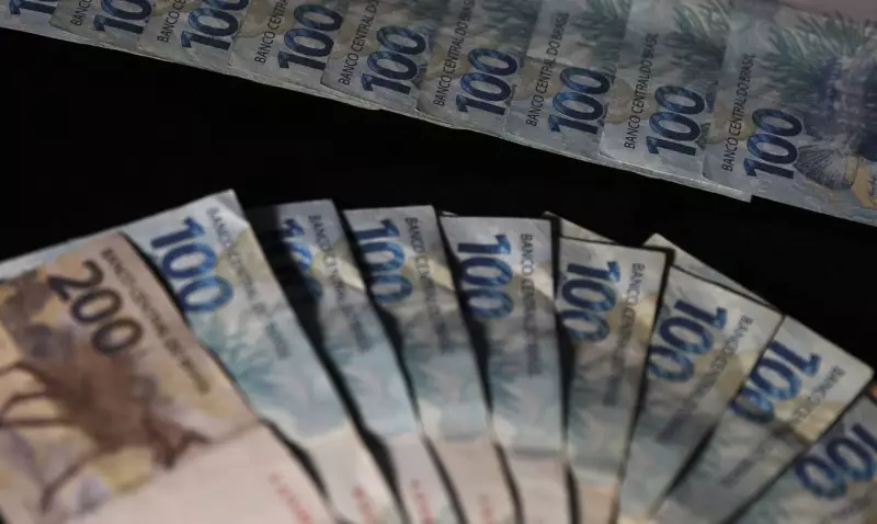 Poupança em Crise: Saques Superam Depósitos em R$ 6,25 Bilhões no Mês de Julho