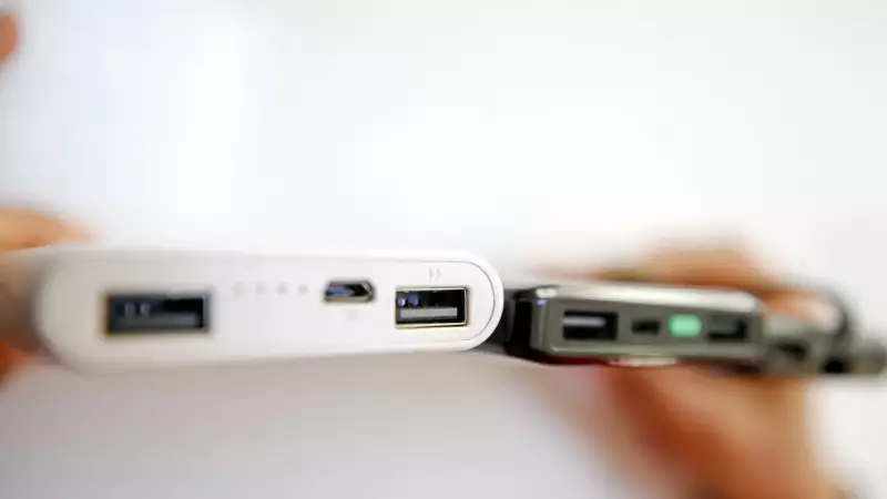 Power Banks Proibidos em Voos da Emirates a Partir de Outubro: Saiba o Que Muda