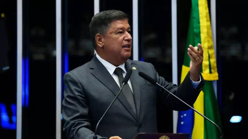 Presidente de CPI ameaça jornalista: “Se fotografar tela de celular, suspendo acesso”
