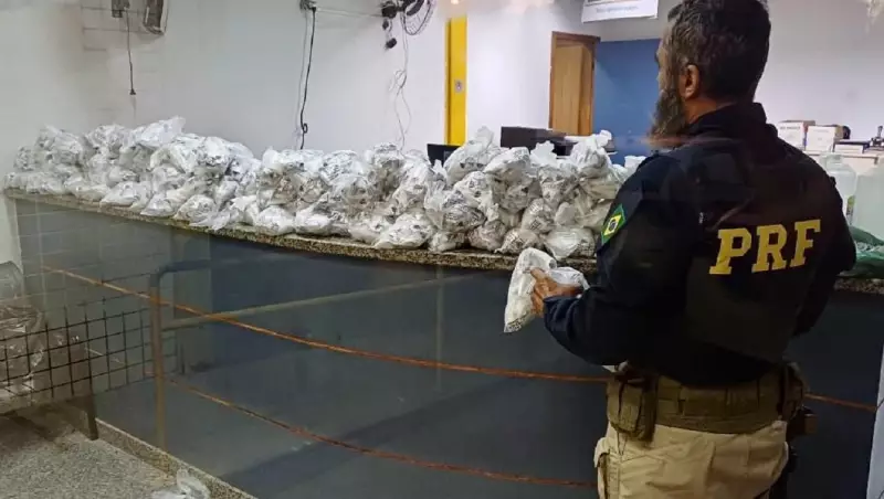 PRF intercepta carga colossal de maconha em carro alugado em Casimiro de Abreu | Apreensão supera 100 kg