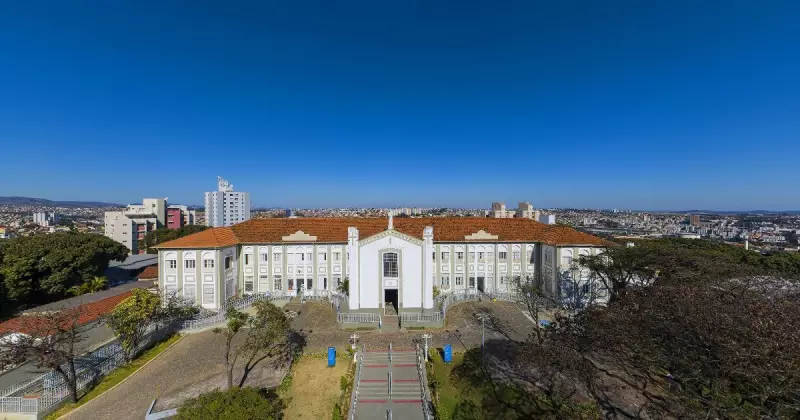 Procon de Minas aplica multa pesada em colégio de BH por venda casada de material escolar