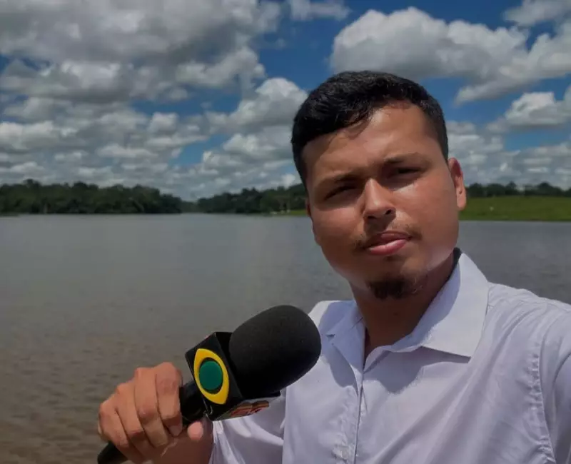Repórter em estado grave após colisão entre moto e ônibus escolar no Acre — veja detalhes
