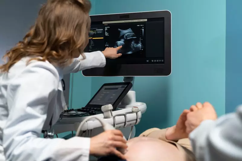Revolução Científica: Robô Chinês Capaz de 'Gerar' Bebê Humano Abre Debate Ético Global