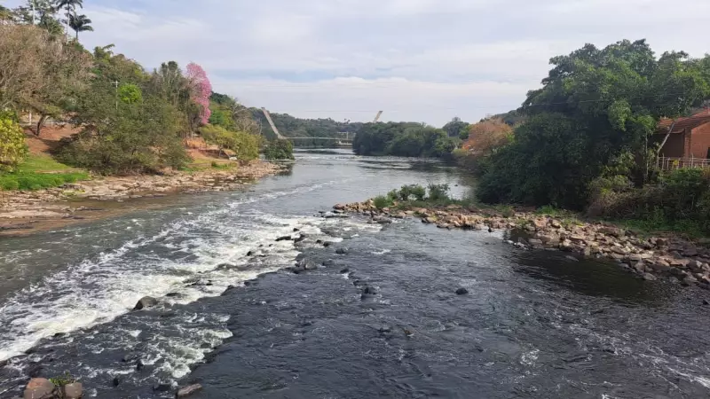 Rio Piracicaba em Crise: Estiagem Severa Revela Pedras e Alcança o Menor Nível em 5 Anos