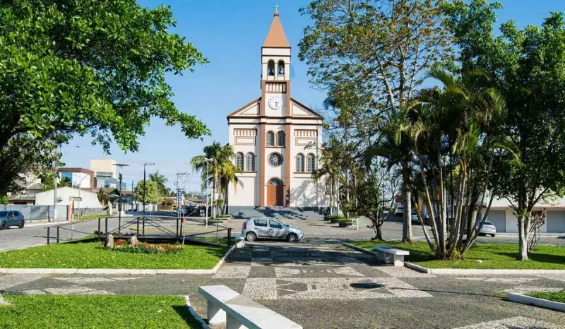 Salário Alto em SC: Pequena Cidade Lidera Ranking e Surpreende Especialistas